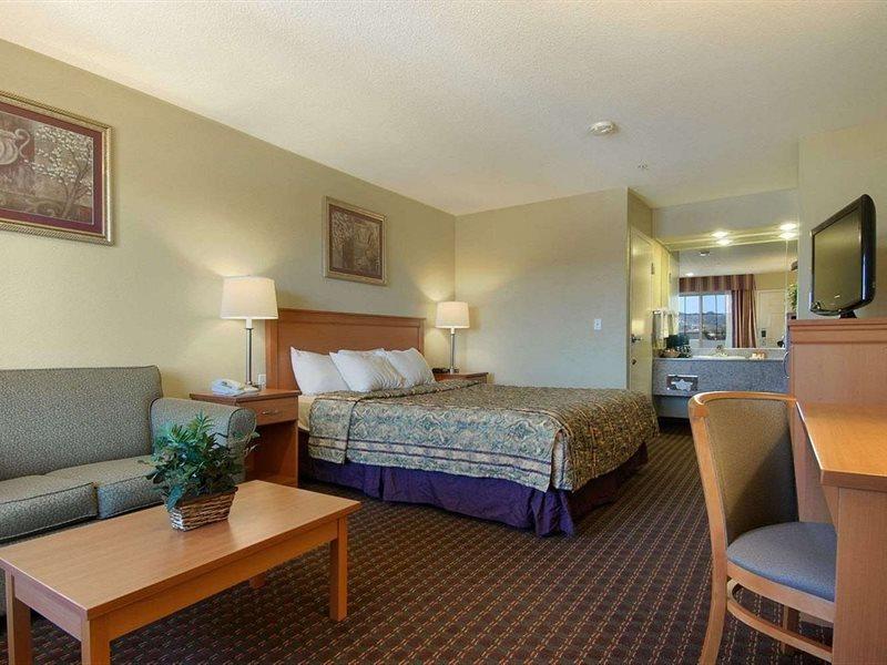 Days Inn By Wyndham Hayward Airport Екстер'єр фото