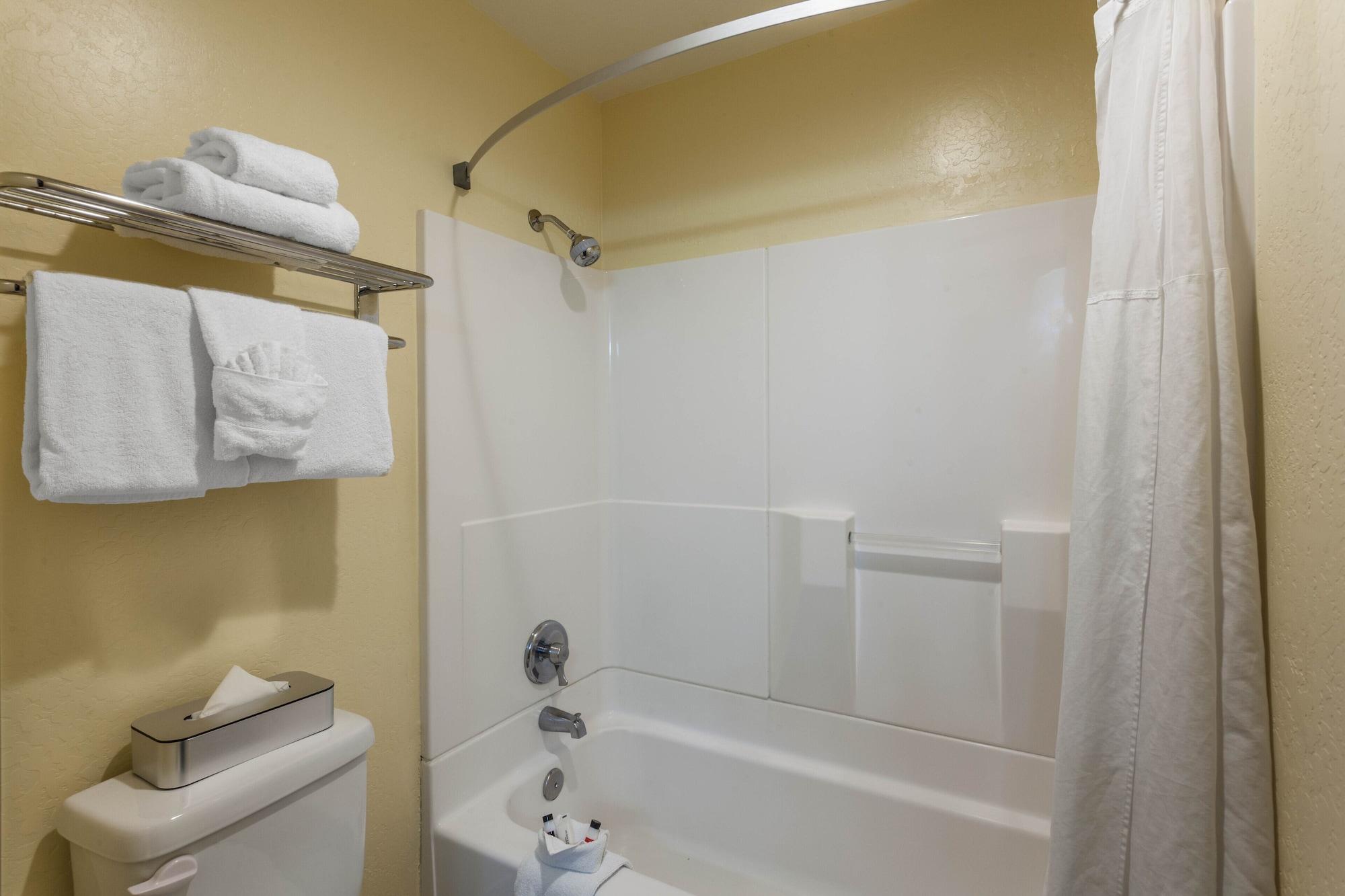 Days Inn By Wyndham Hayward Airport Екстер'єр фото