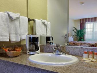 Days Inn By Wyndham Hayward Airport Номер фото